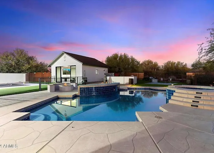 Private Pickleball Court Pool Heat Fire Pit Holiday home *