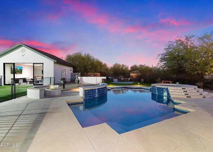 Private Pickleball Court Pool Heat Fire Pit Holiday home